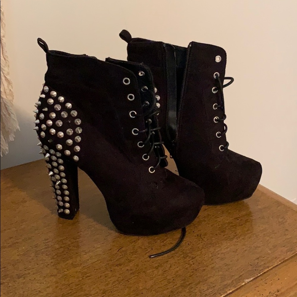 Spiked platforms